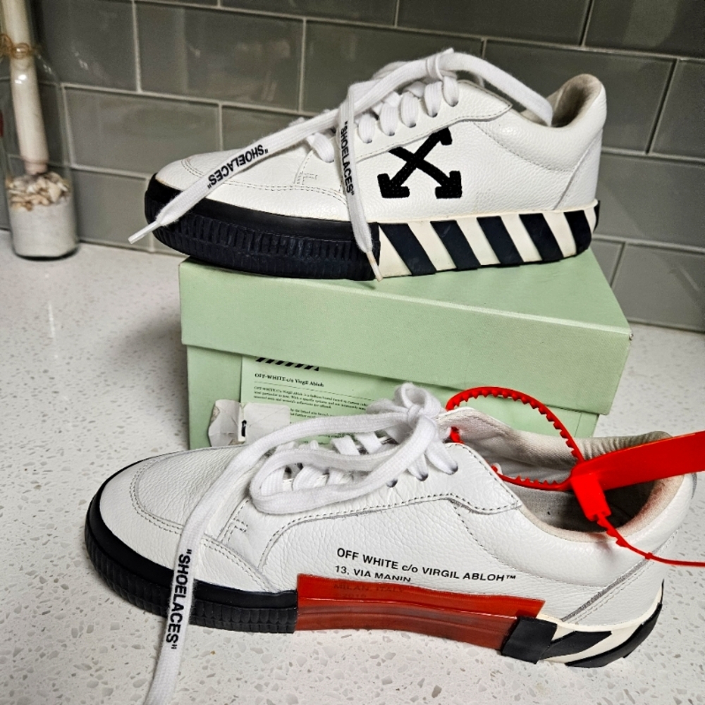 Off-White'White and Black Sneakers